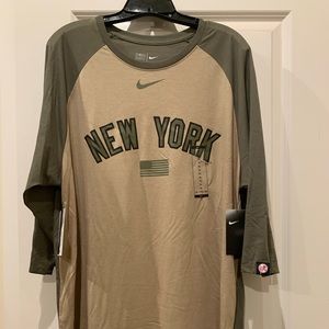 NY Yankees raglan 3/4 sleeve shirt